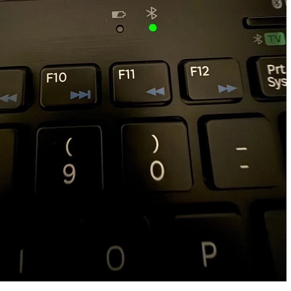 Samsung VG-KBD2000 Smart Wireless Keyboard‎ Bluetooth with Touchpad Black